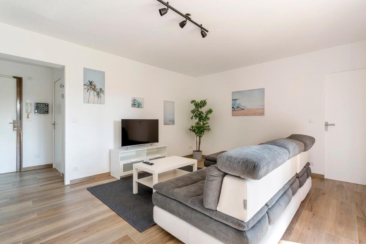 Suite Granges En Rez-De-Jardin Pour 4 Voyageurs Lyon Luaran gambar
