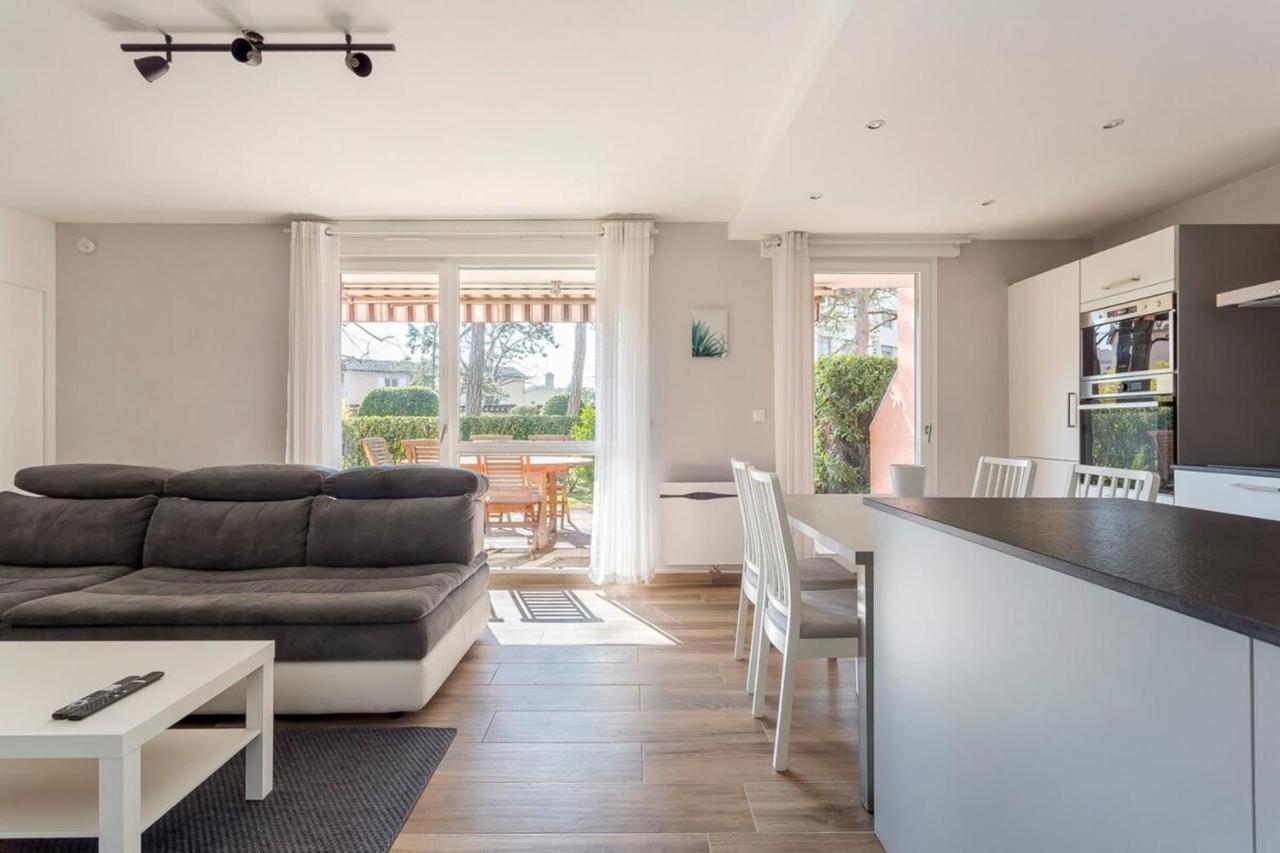 Suite Granges En Rez-De-Jardin Pour 4 Voyageurs Lyon Luaran gambar