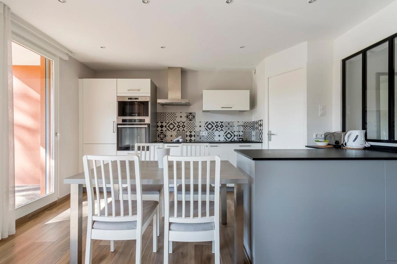 Suite Granges En Rez-De-Jardin Pour 4 Voyageurs Lyon Luaran gambar