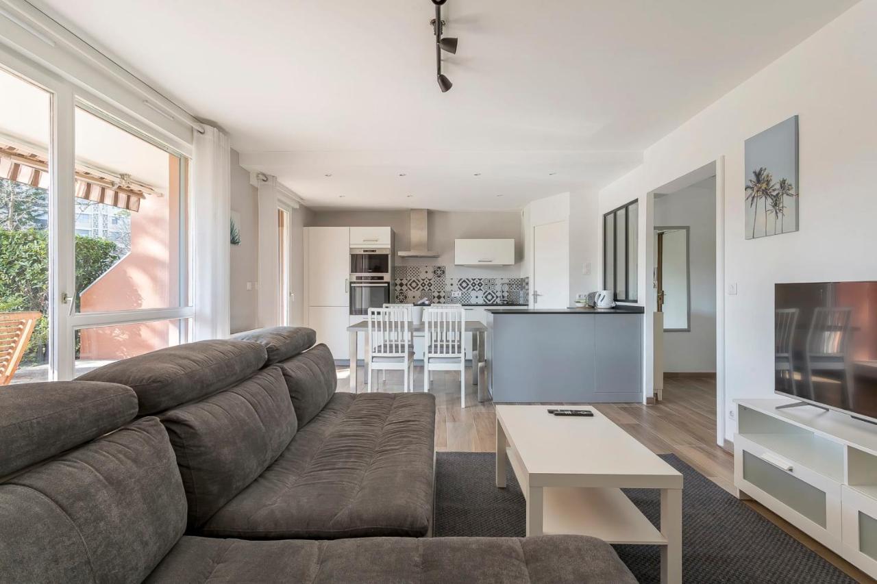 Suite Granges En Rez-De-Jardin Pour 4 Voyageurs Lyon Luaran gambar