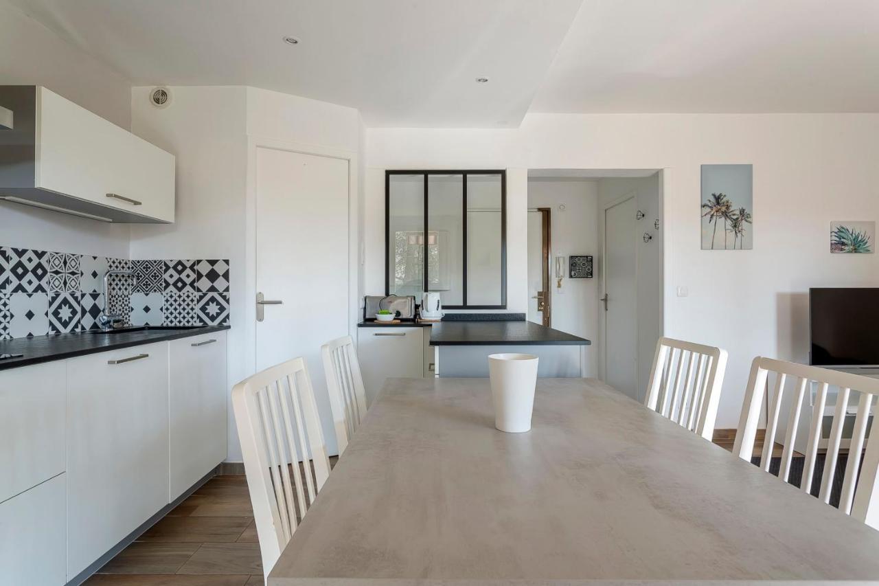 Suite Granges En Rez-De-Jardin Pour 4 Voyageurs Lyon Luaran gambar