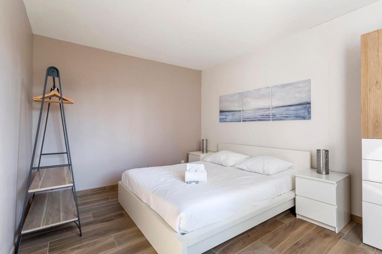 Suite Granges En Rez-De-Jardin Pour 4 Voyageurs Lyon Luaran gambar