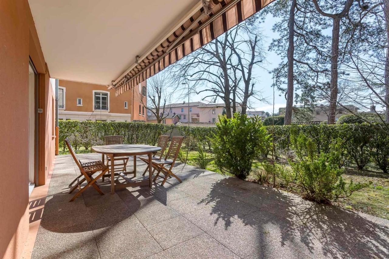 Suite Granges En Rez-De-Jardin Pour 4 Voyageurs Lyon Luaran gambar