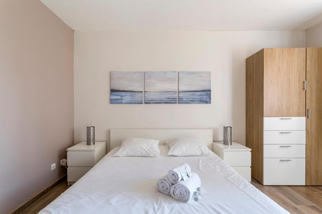 Suite Granges En Rez-De-Jardin Pour 4 Voyageurs Lyon Luaran gambar