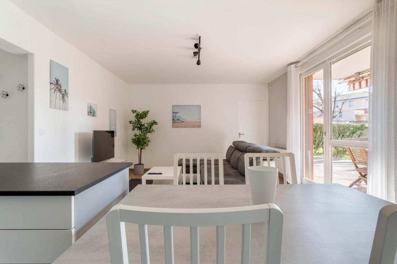 Suite Granges En Rez-De-Jardin Pour 4 Voyageurs Lyon Luaran gambar