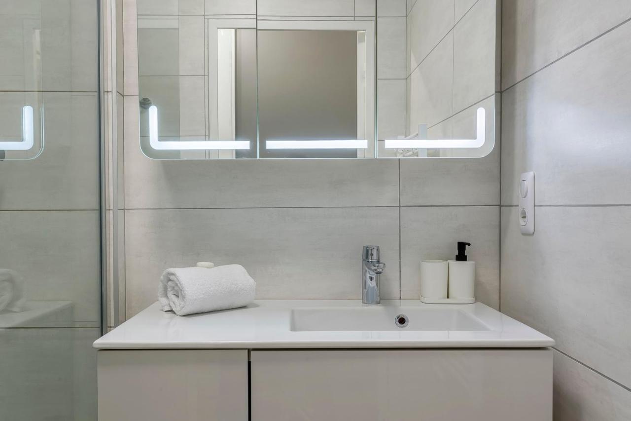 Suite Granges En Rez-De-Jardin Pour 4 Voyageurs Lyon Luaran gambar