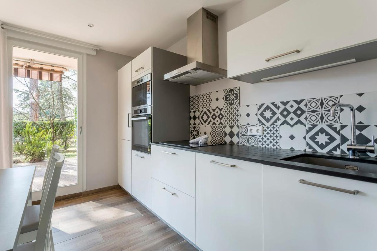 Suite Granges En Rez-De-Jardin Pour 4 Voyageurs Lyon Luaran gambar